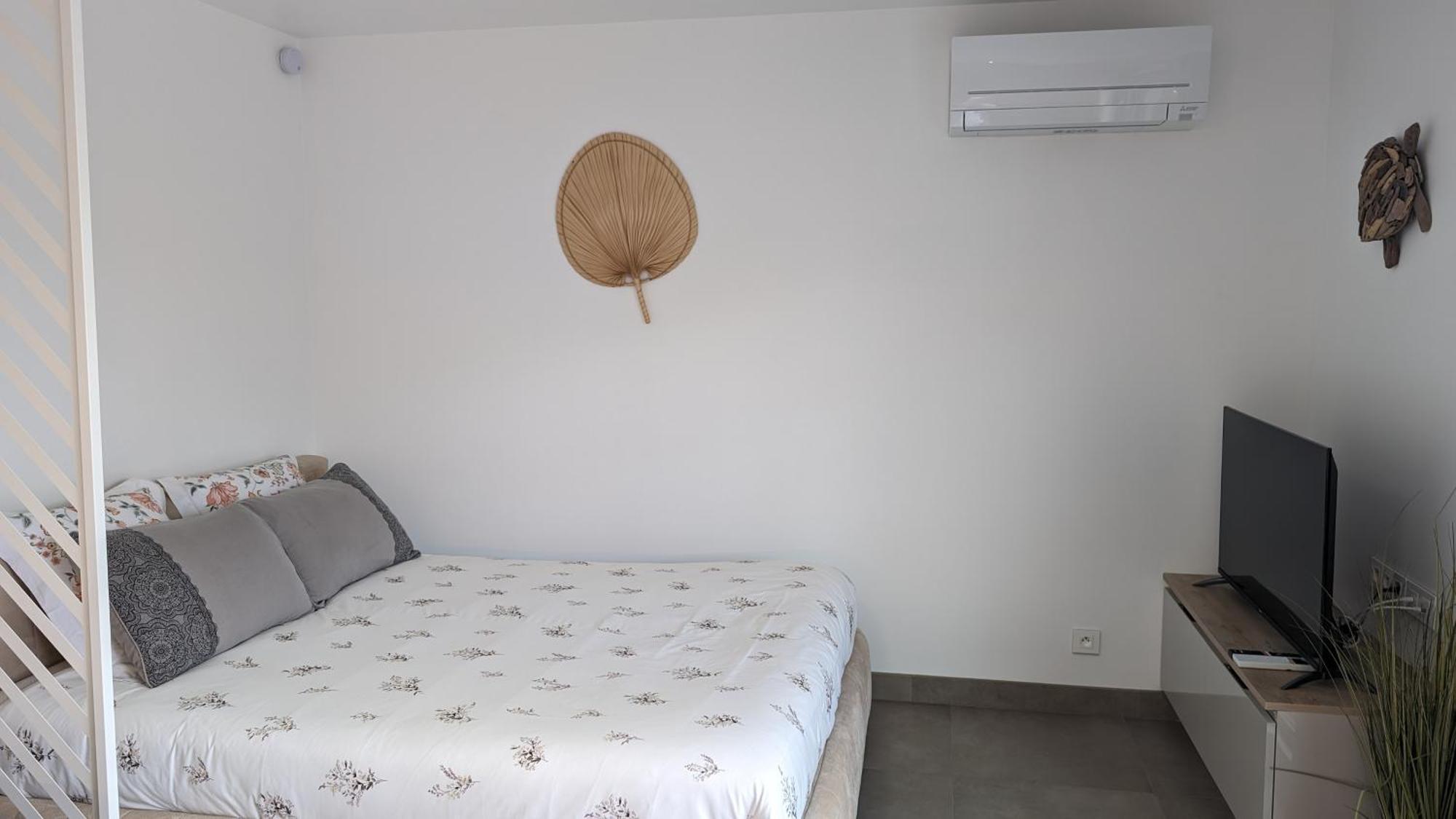 Appartement Luxe Avec Piscine Chauffee & Jacuzzi Prive - Cote D'Azur Roquefort-les-Pins Exterior photo