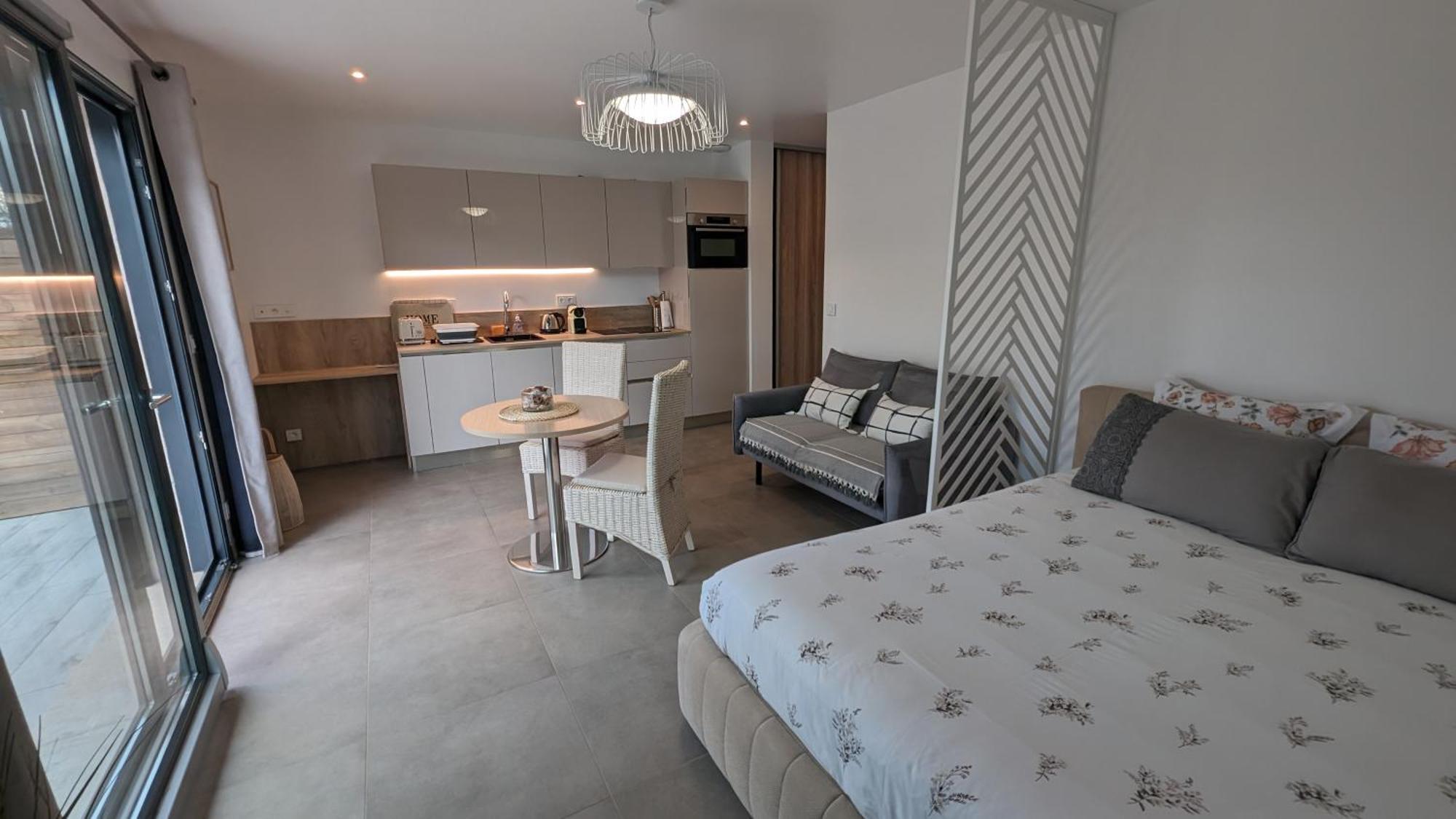 Appartement Luxe Avec Piscine Chauffee & Jacuzzi Prive - Cote D'Azur Roquefort-les-Pins Exterior photo
