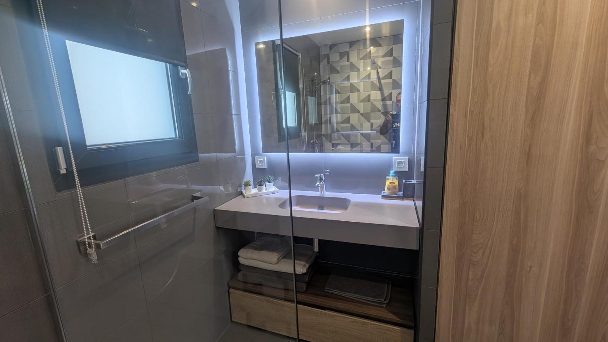 Appartement Luxe Avec Piscine Chauffee & Jacuzzi Prive - Cote D'Azur Roquefort-les-Pins Exterior photo
